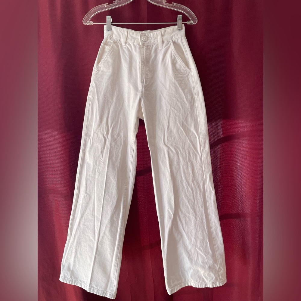 THE MOST FLATTERING WHITE PANTS ON THE MARKET!